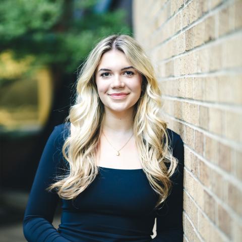 Julia Widding headshot